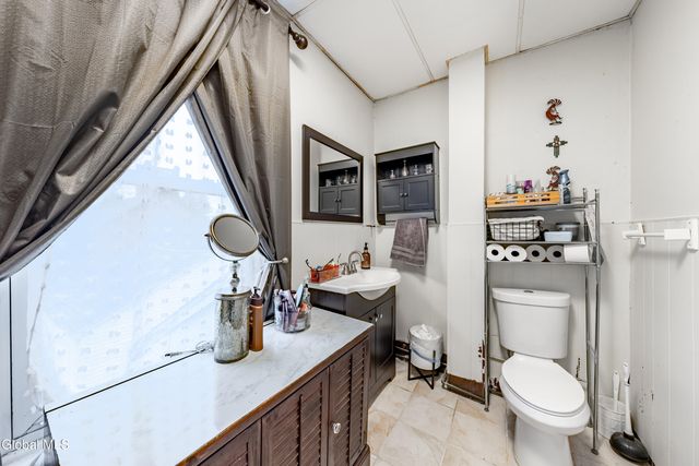 585 6th Avenue, Watervliet, NY 12189