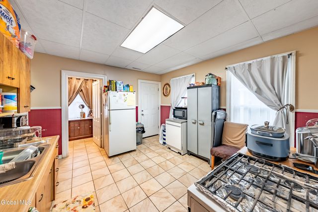 585 6th Avenue, Watervliet, NY 12189