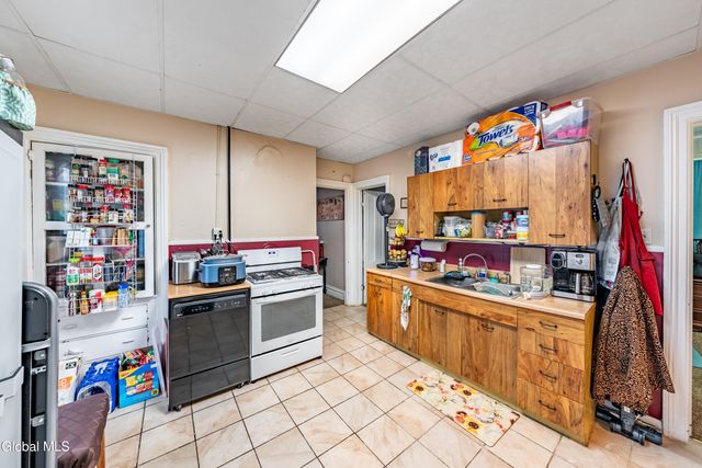 585 6th Avenue, Watervliet, NY 12189