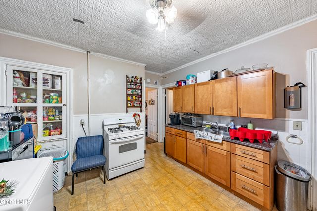 585 6th Avenue, Watervliet, NY 12189