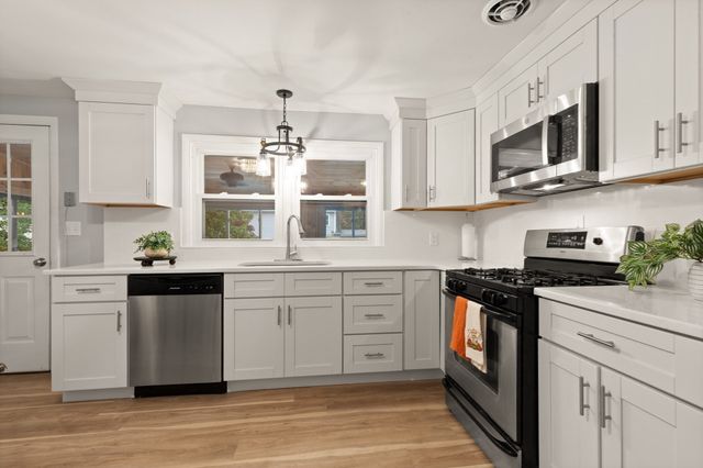 7 Moonbeam Ave., Chelmsford, MA 01824