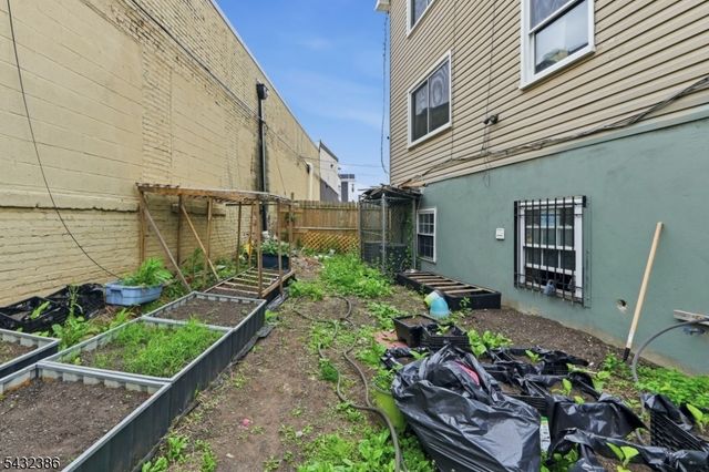 363 Summer St, Paterson City, NJ 07501