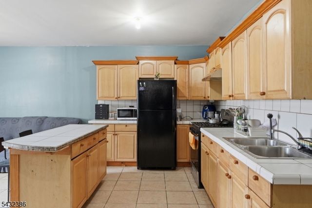 363 Summer St, Paterson City, NJ 07501