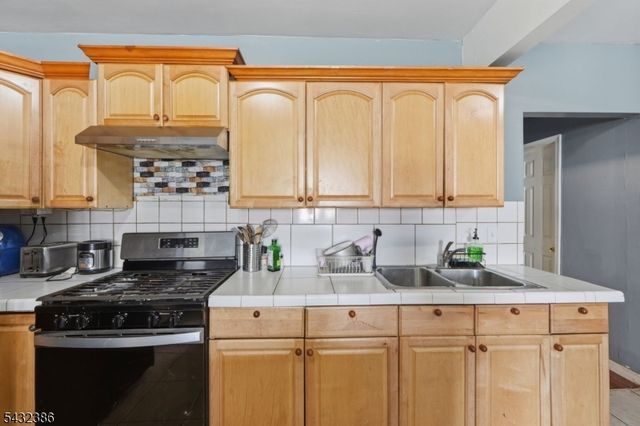 363 Summer St, Paterson City, NJ 07501