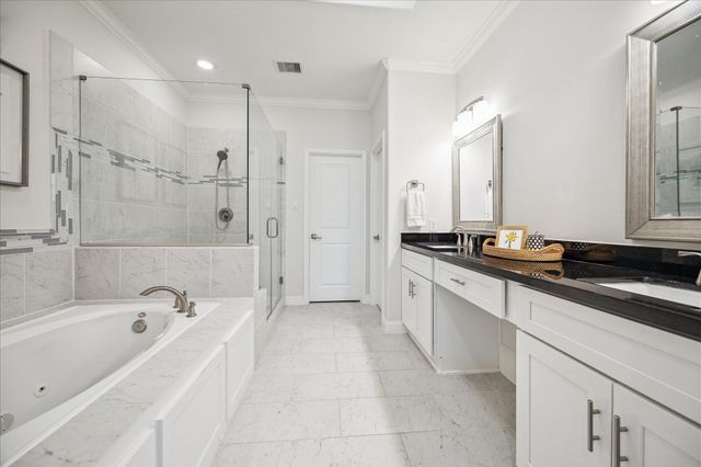 1230 W 25th Street B, Houston, TX 77008