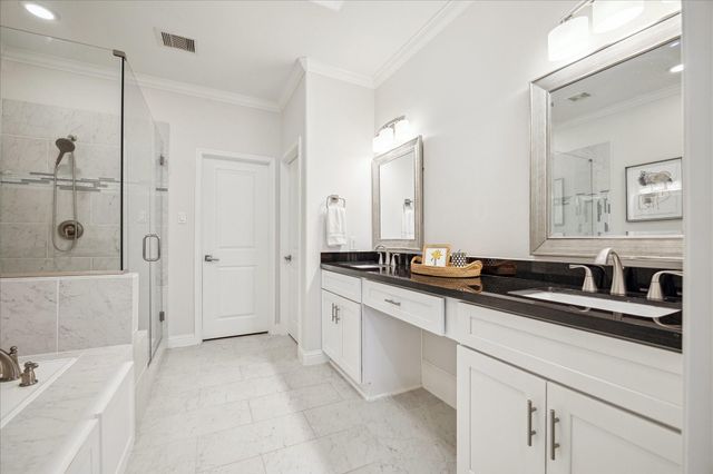 1230 W 25th Street B, Houston, TX 77008