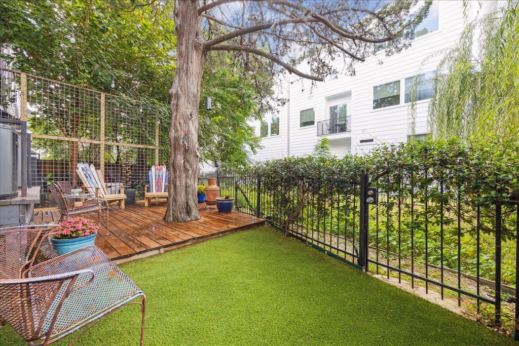 1230 W 25th Street B, Houston, TX 77008