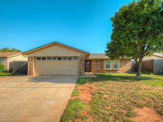 1019 NE 10th Street, Moore, OK 73160