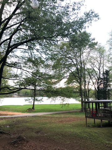28 Cottage Cir, Linden, TN 37096