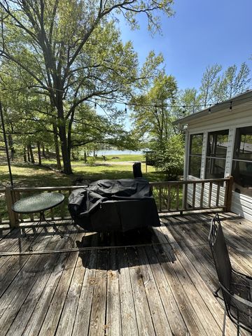 28 Cottage Cir, Linden, TN 37096