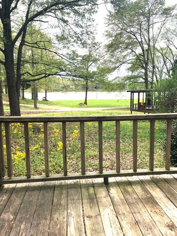 28 Cottage Cir, Linden, TN 37096