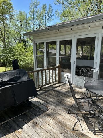 28 Cottage Cir, Linden, TN 37096