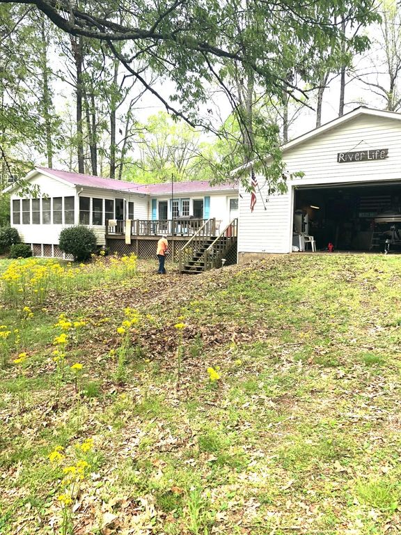 28 Cottage Cir, Linden, TN 37096