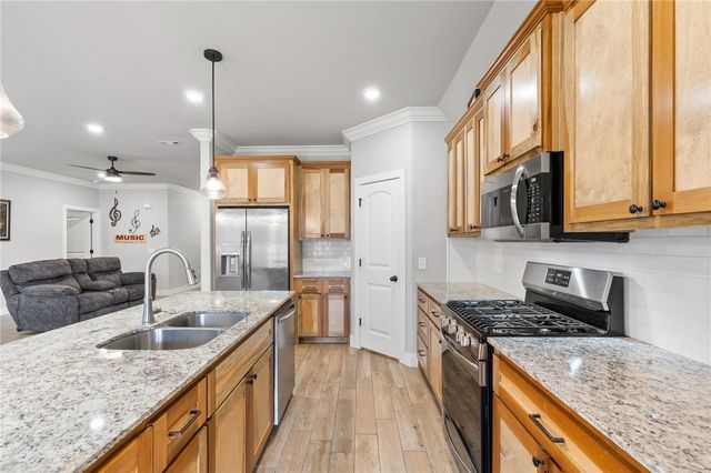 1011 Hampton Street, Tontitown, AR 72762