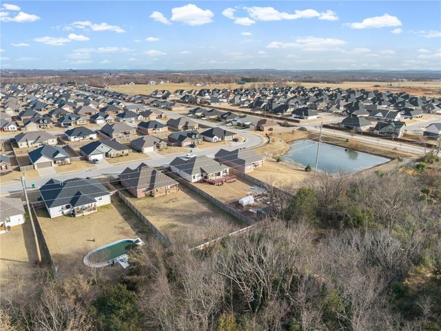 1011 Hampton Street, Tontitown, AR 72762