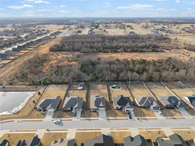 1011 Hampton Street, Tontitown, AR 72762