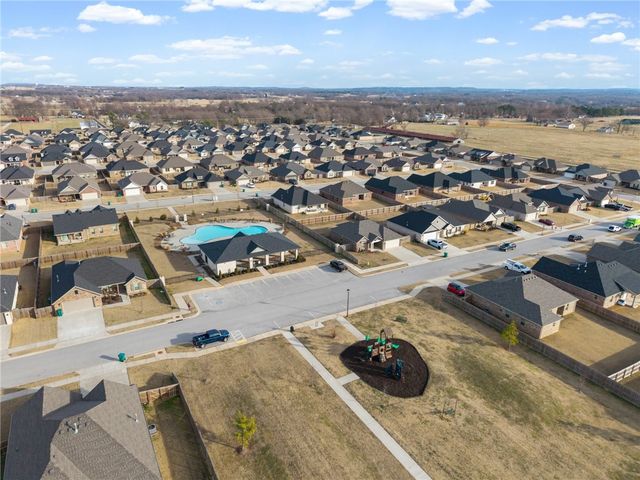 1011 Hampton Street, Tontitown, AR 72762