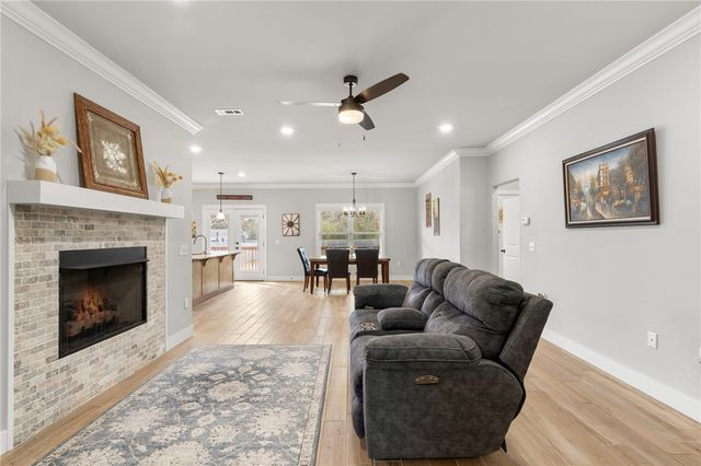 1011 Hampton Street, Tontitown, AR 72762