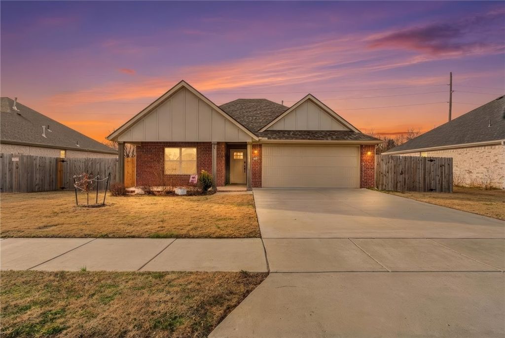 1011 Hampton Street, Tontitown, AR 72762