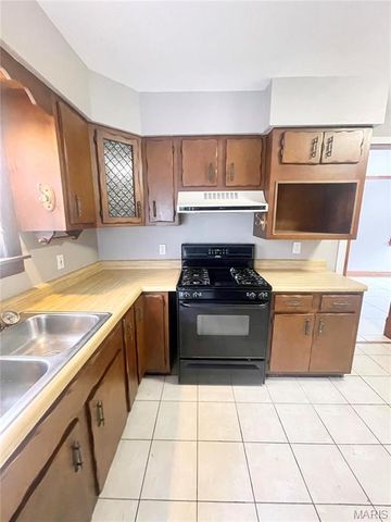 525 N 27th Street, Belleville, IL 62226