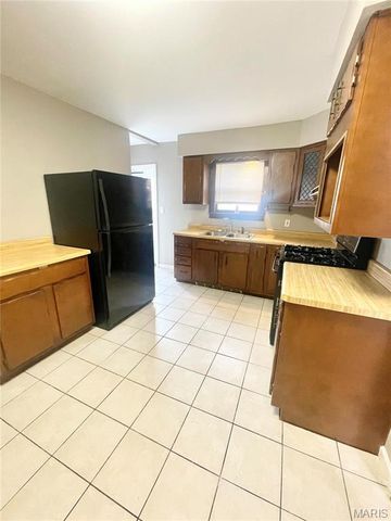 525 N 27th Street, Belleville, IL 62226