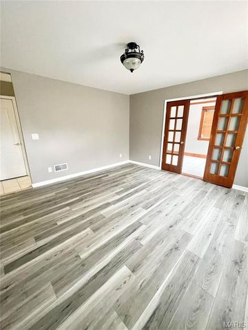 525 N 27th Street, Belleville, IL 62226