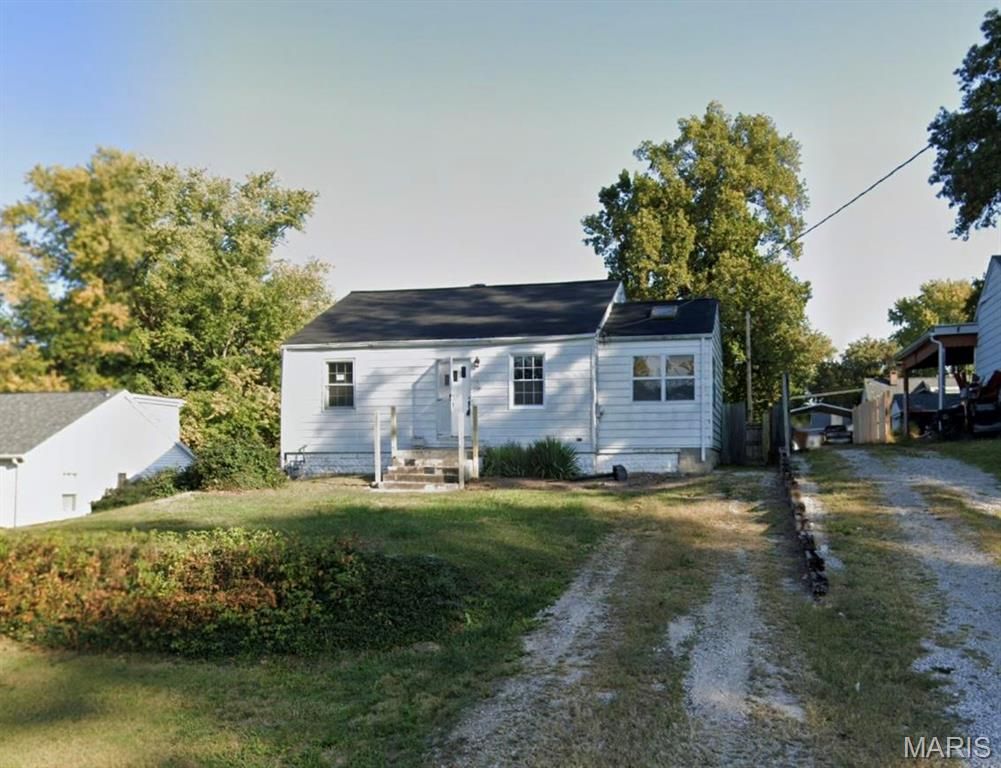 525 N 27th Street, Belleville, IL 62226