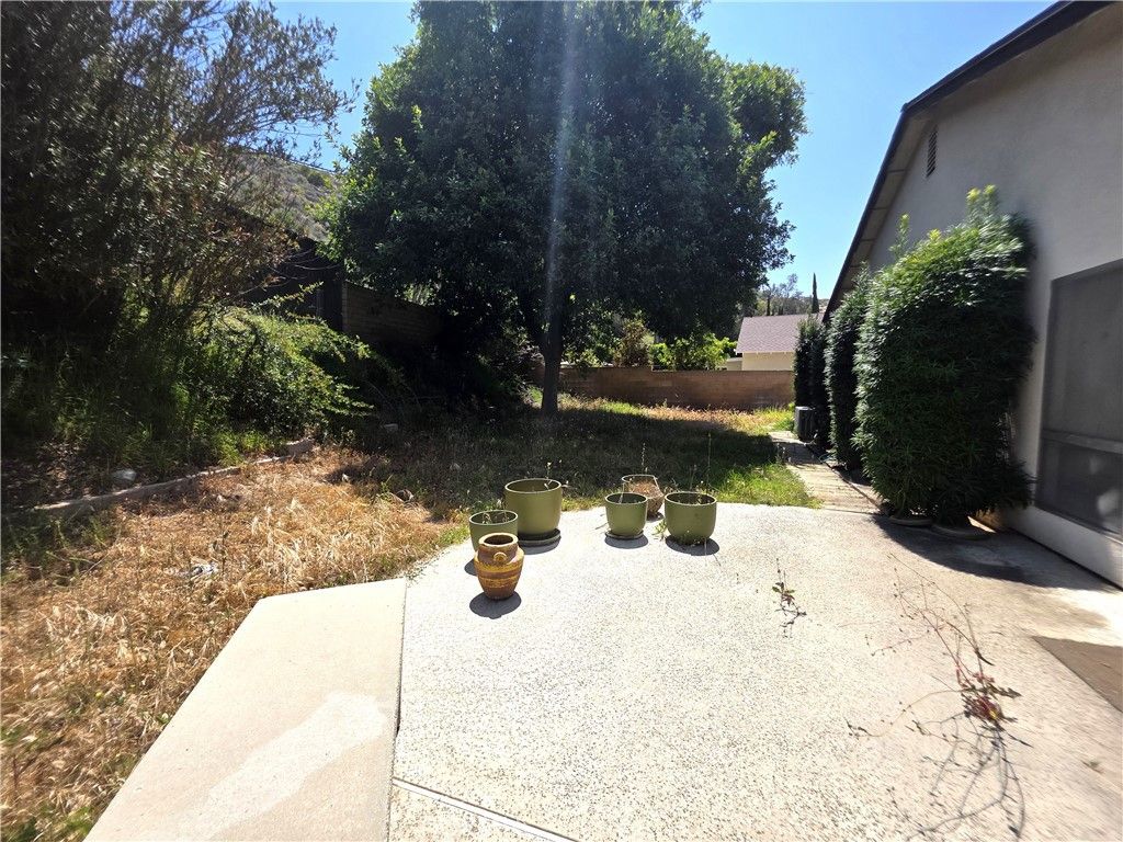 Image 17 of property listing at 2108 Ardenwood Avenue, Simi Valley, CA 93063