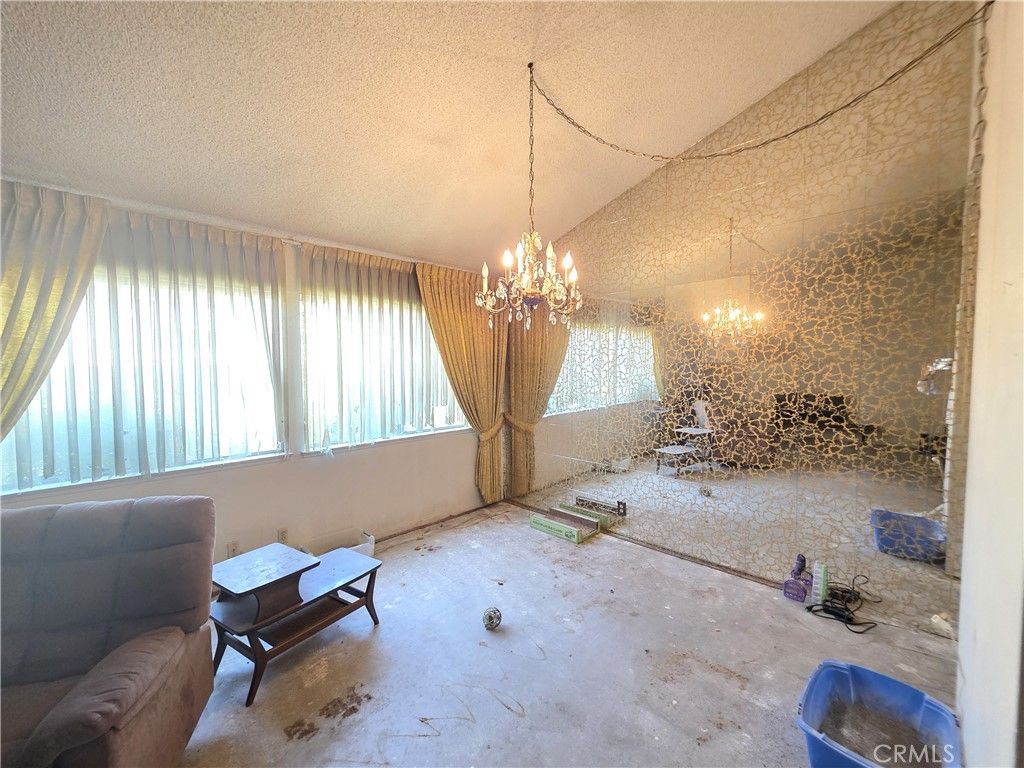 Image 3 of property listing at 2108 Ardenwood Avenue, Simi Valley, CA 93063