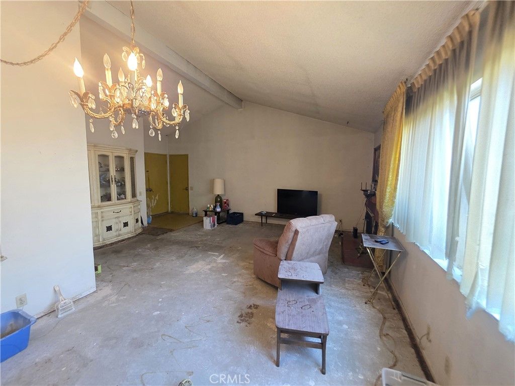 Image 4 of property listing at 2108 Ardenwood Avenue, Simi Valley, CA 93063