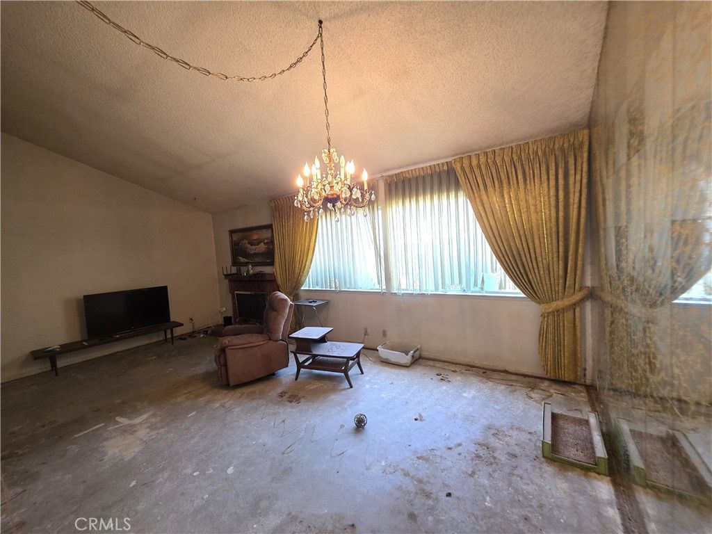 Image 5 of property listing at 2108 Ardenwood Avenue, Simi Valley, CA 93063