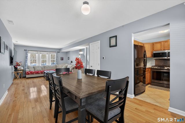 140 Barn Finch Circle 140, Naugatuck, CT 06770