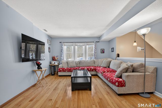 140 Barn Finch Circle 140, Naugatuck, CT 06770