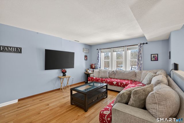 140 Barn Finch Circle 140, Naugatuck, CT 06770