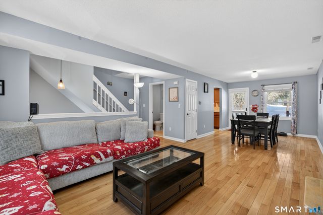 140 Barn Finch Circle 140, Naugatuck, CT 06770