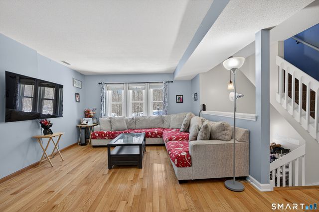 140 Barn Finch Circle 140, Naugatuck, CT 06770