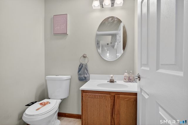 140 Barn Finch Circle 140, Naugatuck, CT 06770