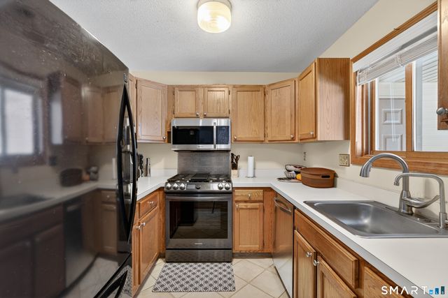 140 Barn Finch Circle 140, Naugatuck, CT 06770