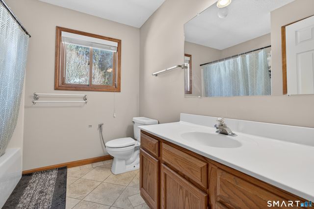 140 Barn Finch Circle 140, Naugatuck, CT 06770