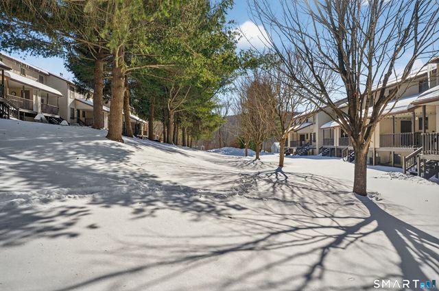 140 Barn Finch Circle 140, Naugatuck, CT 06770