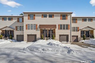 140 Barn Finch Circle 140, Naugatuck, CT 06770