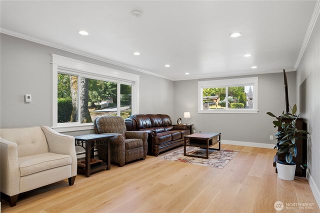 1820 101st Avenue NE, Bellevue, WA 98004