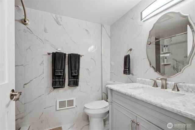 1820 101st Avenue NE, Bellevue, WA 98004