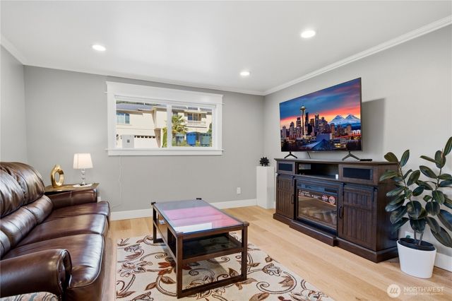 1820 101st Avenue NE, Bellevue, WA 98004