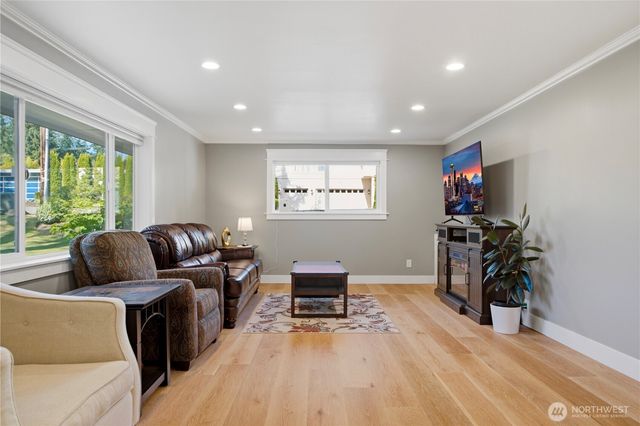 1820 101st Avenue NE, Bellevue, WA 98004