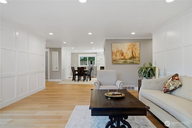 1820 101st Avenue NE, Bellevue, WA 98004