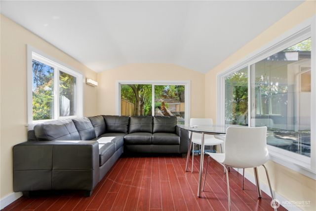 1820 101st Avenue NE, Bellevue, WA 98004