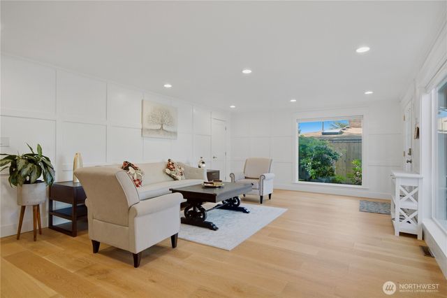 1820 101st Avenue NE, Bellevue, WA 98004