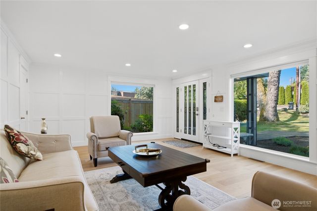 1820 101st Avenue NE, Bellevue, WA 98004