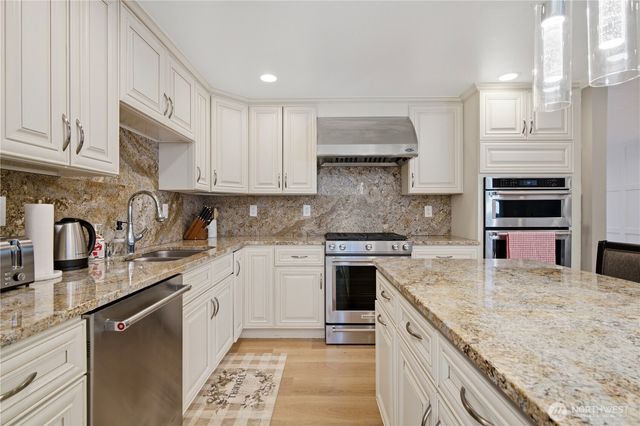 1820 101st Avenue NE, Bellevue, WA 98004